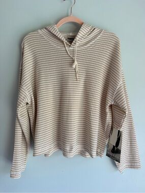 Palmetto’s Waffle Knit Hoodie.  Size medium Cream m-tan hooded sweatshirt